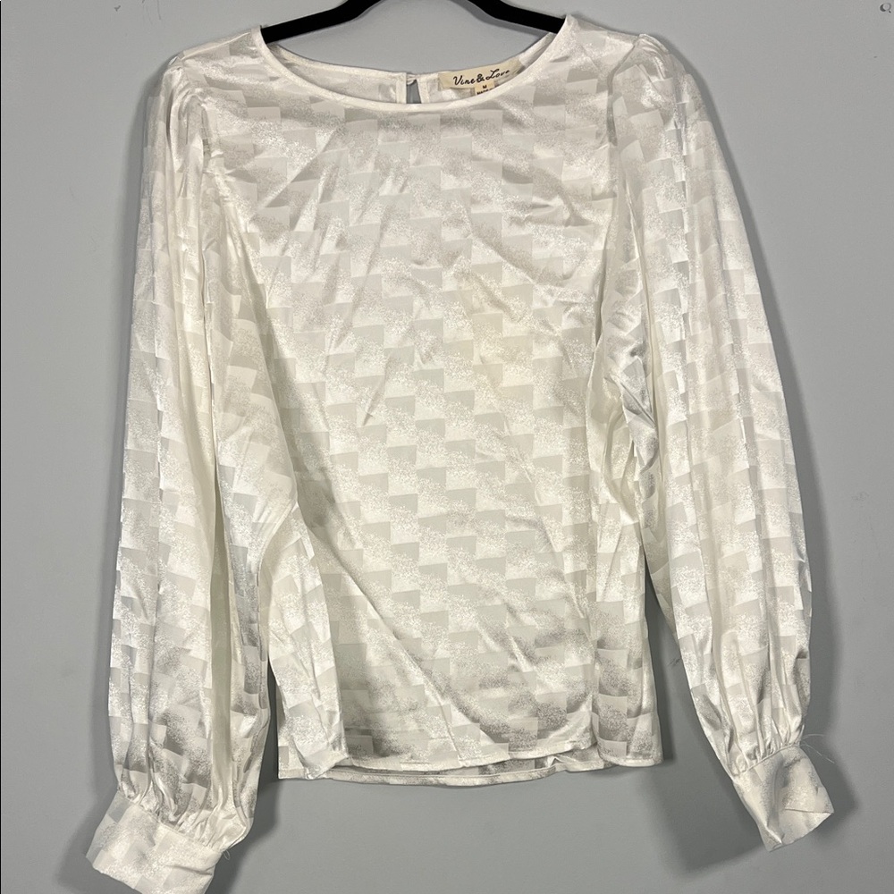 NWT Vine & Love Women's White Shinny Texture‎ Elegant Long Sleeve Blouse Medium